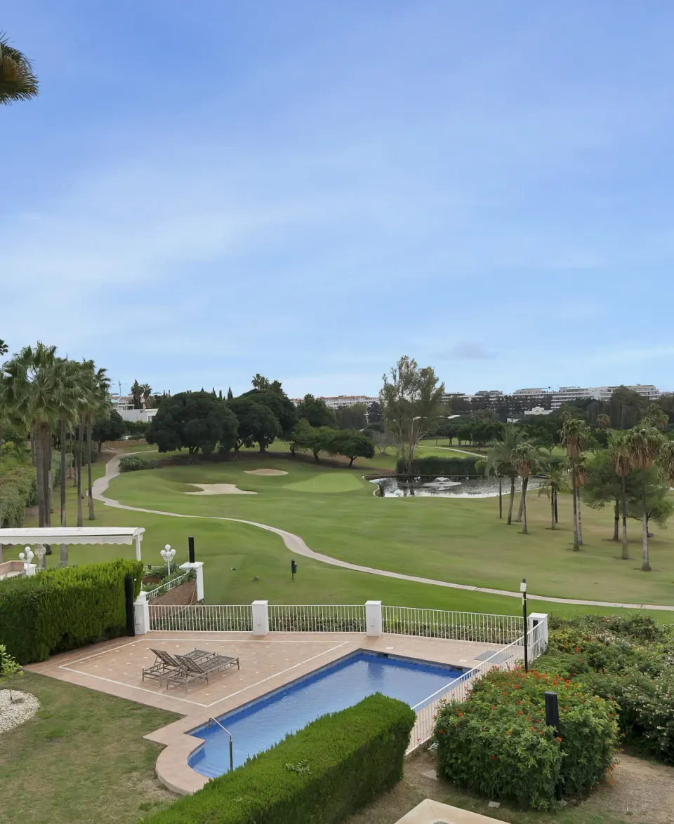 Alcores del Golf — Appartement à Nueva Andalucía