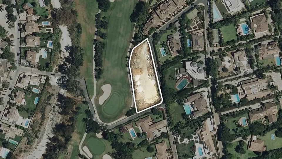 Terrain en front de golf avec projet de villa, Guadalmina Baja
