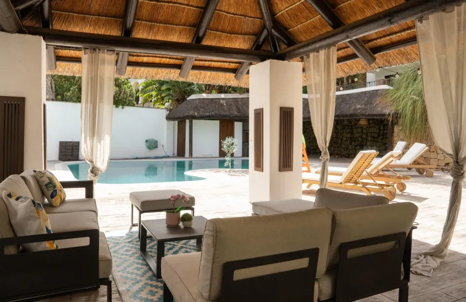 Villa cinq chambres avec spa, salle de sport et putting green à Nueva Andalucía — Location longue durée
