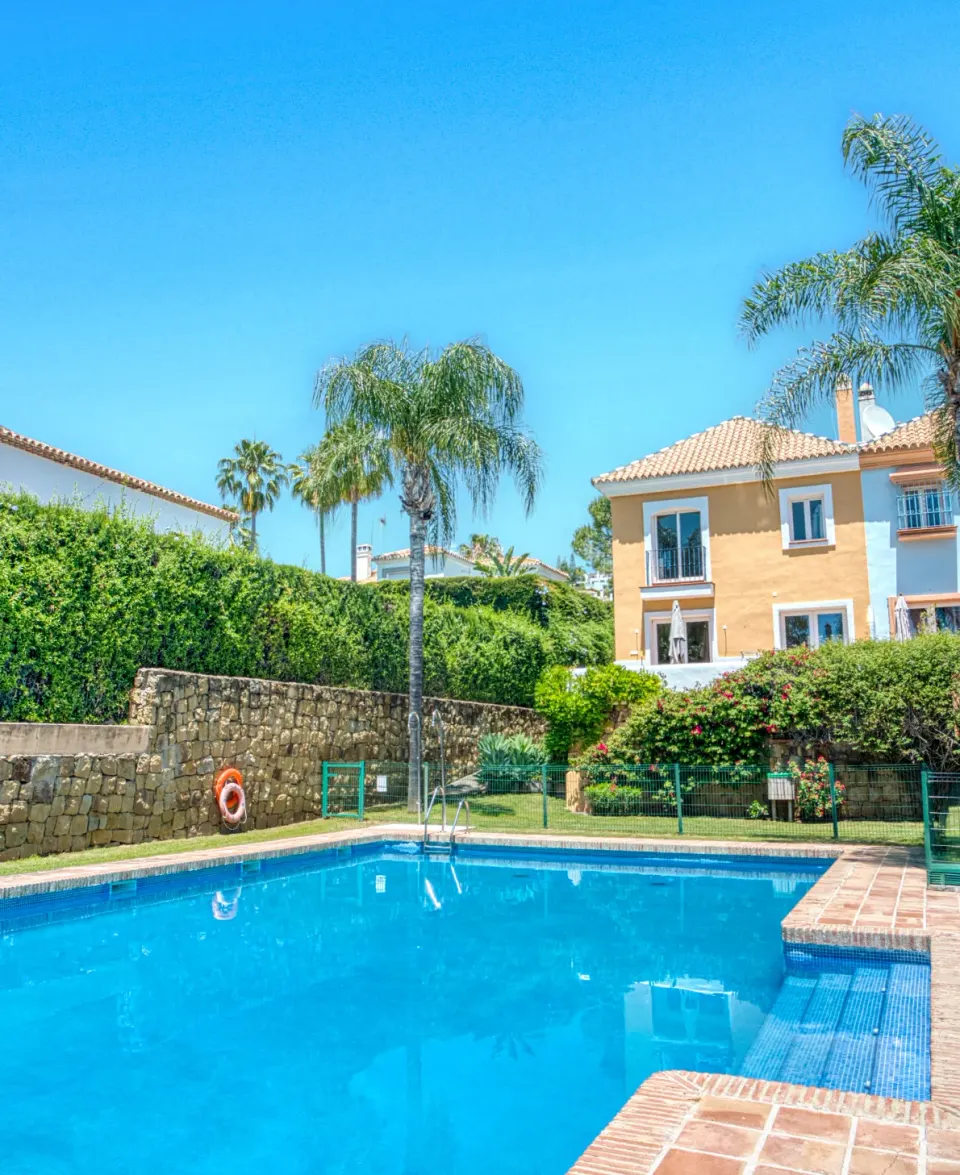 Aloha Lake Village — Maison de ville à Nueva Andalucía