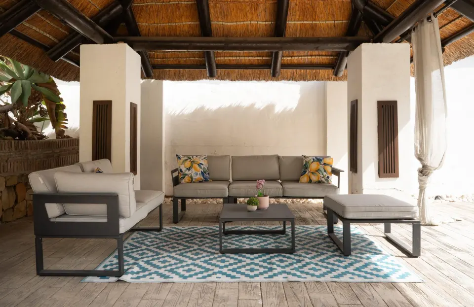 Villa cinq chambres avec spa, salle de sport et putting green à Nueva Andalucía — Location longue durée