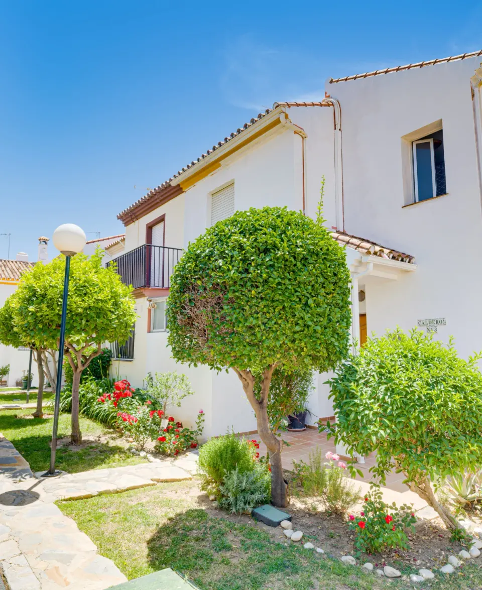 Nueva Atalaya — Maison de ville à Estepona