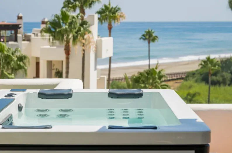 Bahía del Velerín — Penthouse à Estepona